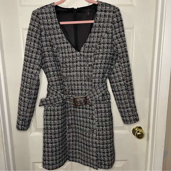 H&M Dresses & Skirts - women’s buttoned front pocket patched tweed dress